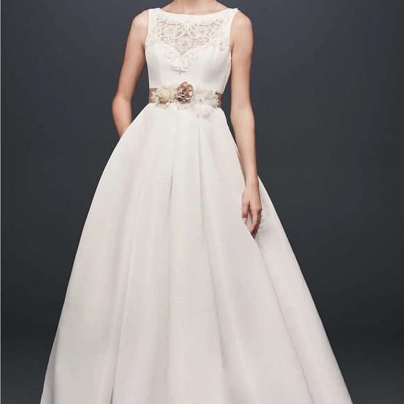 David's Bridal Dresses & Skirts - David’s Bridal WG3709 White Wedding gown